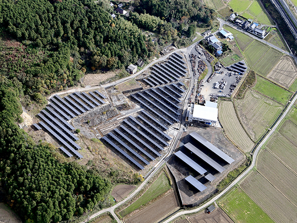 自社発電所　津山ソーラヴィレッジ太陽光発電所稼働1.3メガワット