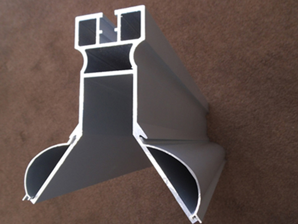 折板屋根用架台「がに股くん」　特許取得