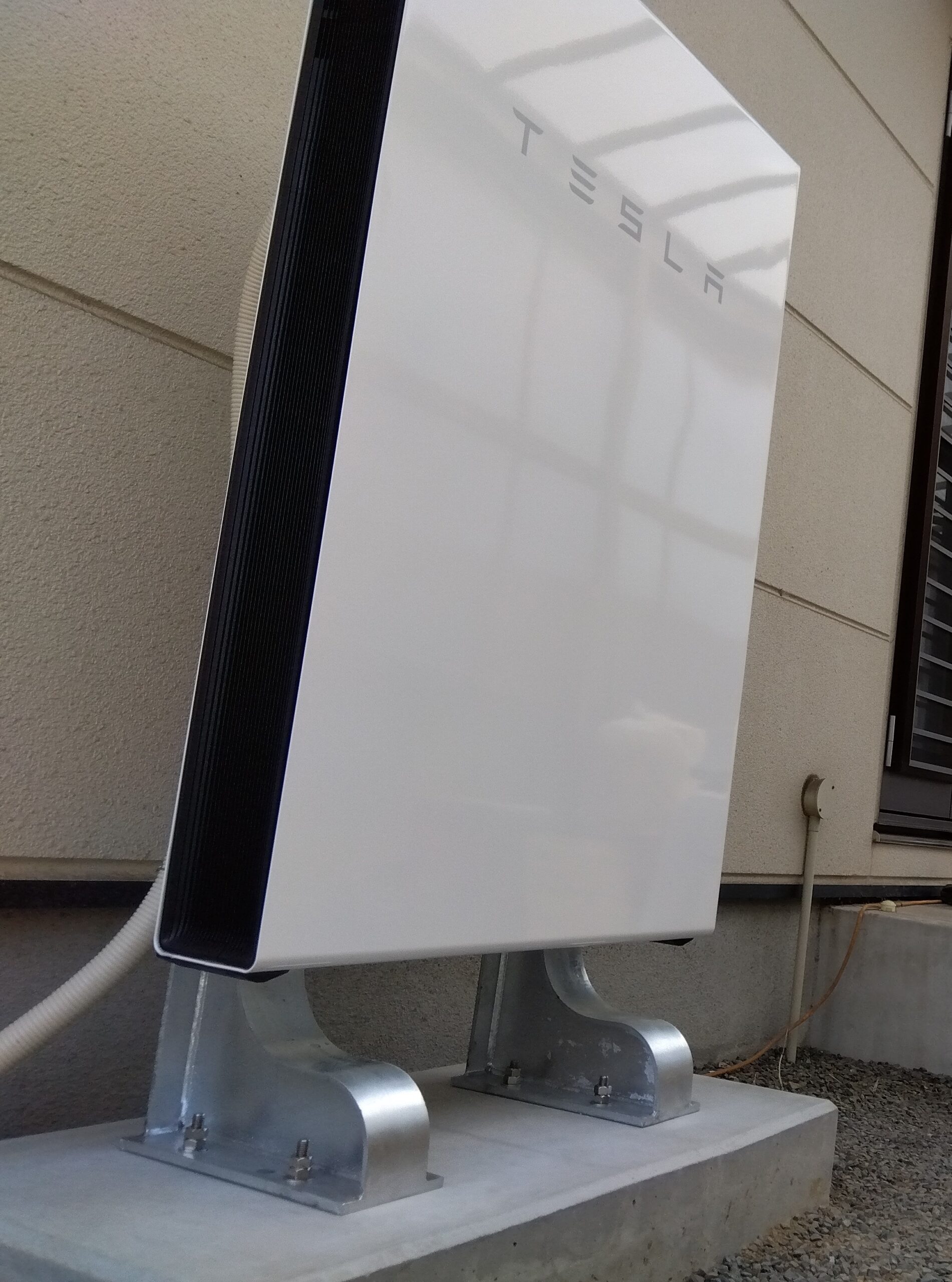 M様　テスラ蓄電池Powerwall　13.5 kWh