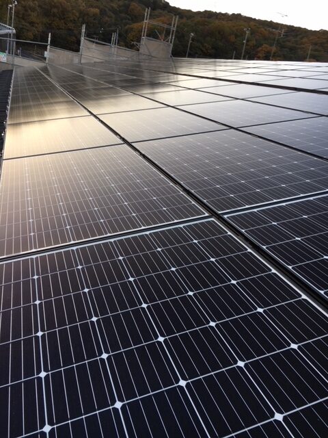 H様　屋根設置　カナディアン　33.04kw