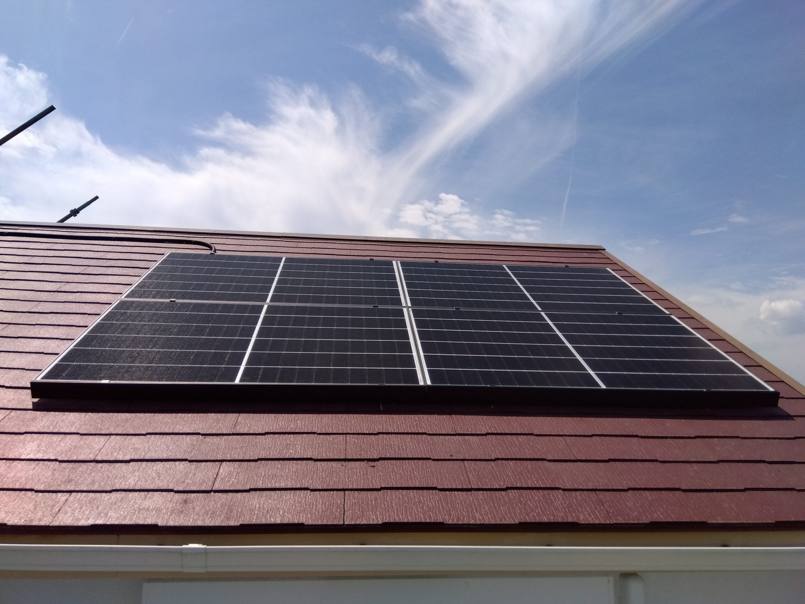 Y様　屋根設置　Qセルズ4.97kw＋テスラ蓄電池Powerwall　13.5 kWh