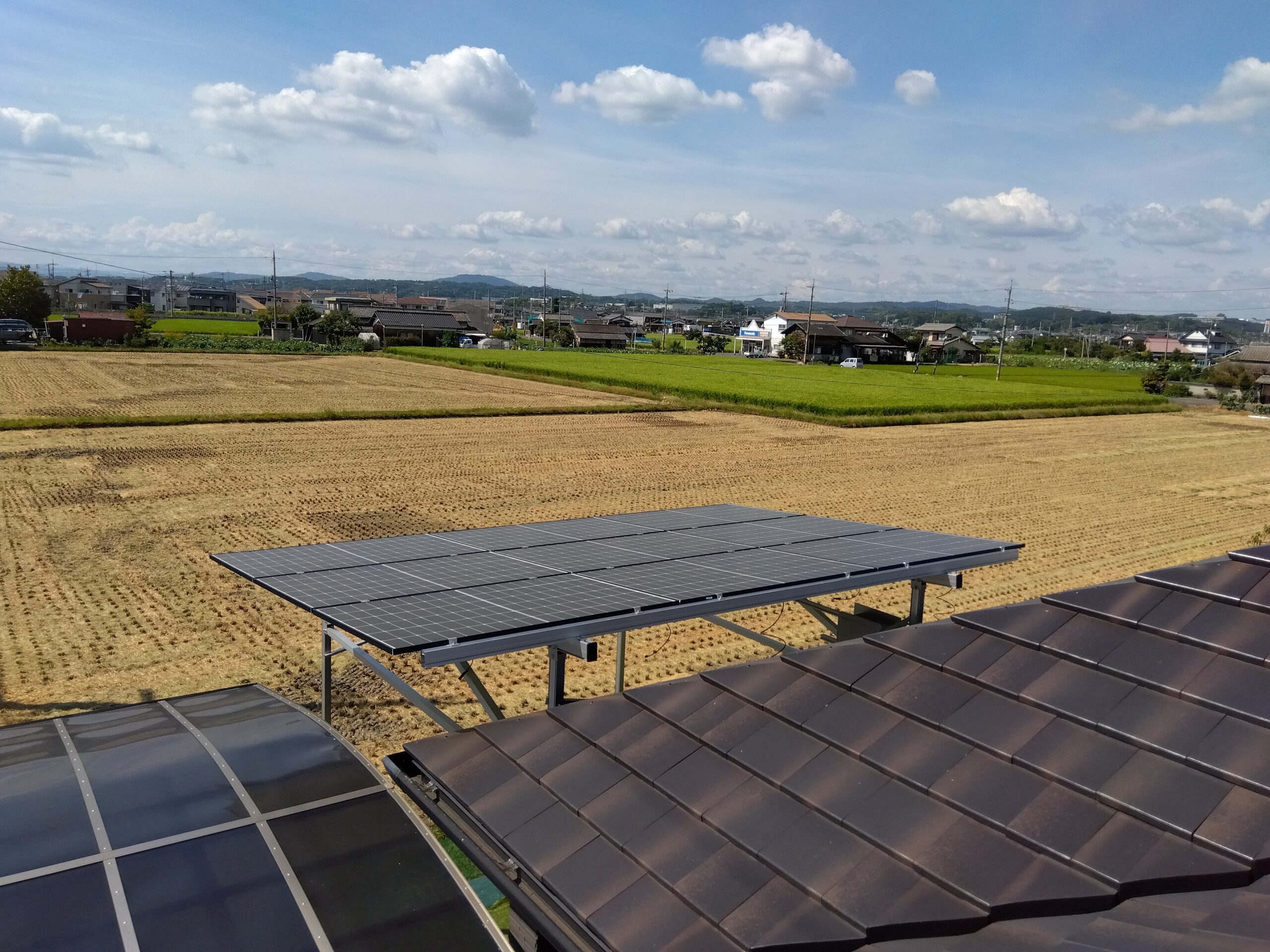 S様　脚長架台で陸上設置　リープトン　6.15kw