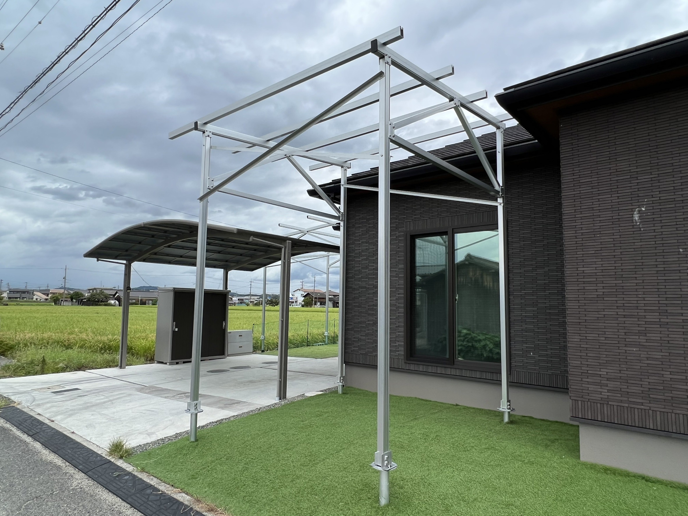S様　脚長架台で陸上設置　リープトン　6.15kw