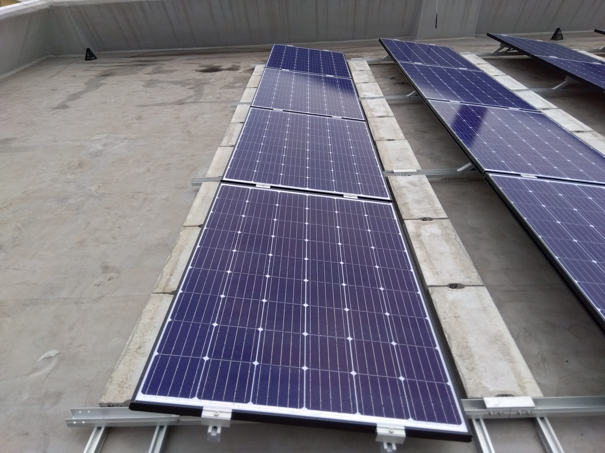 O様　陸屋根設置　長州産業　7.20kw