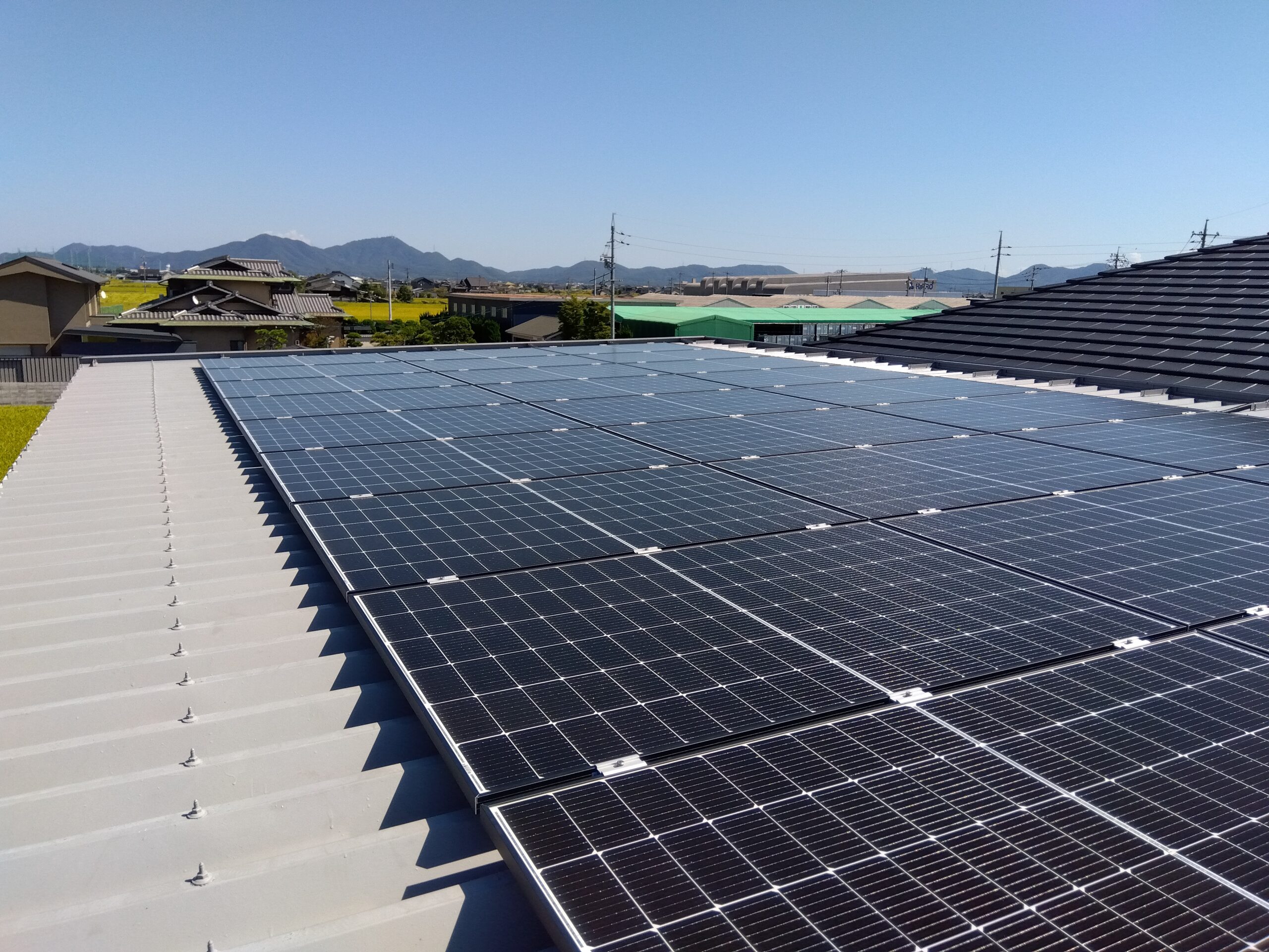 S様　折半屋根設置　リープトン　11.07kw