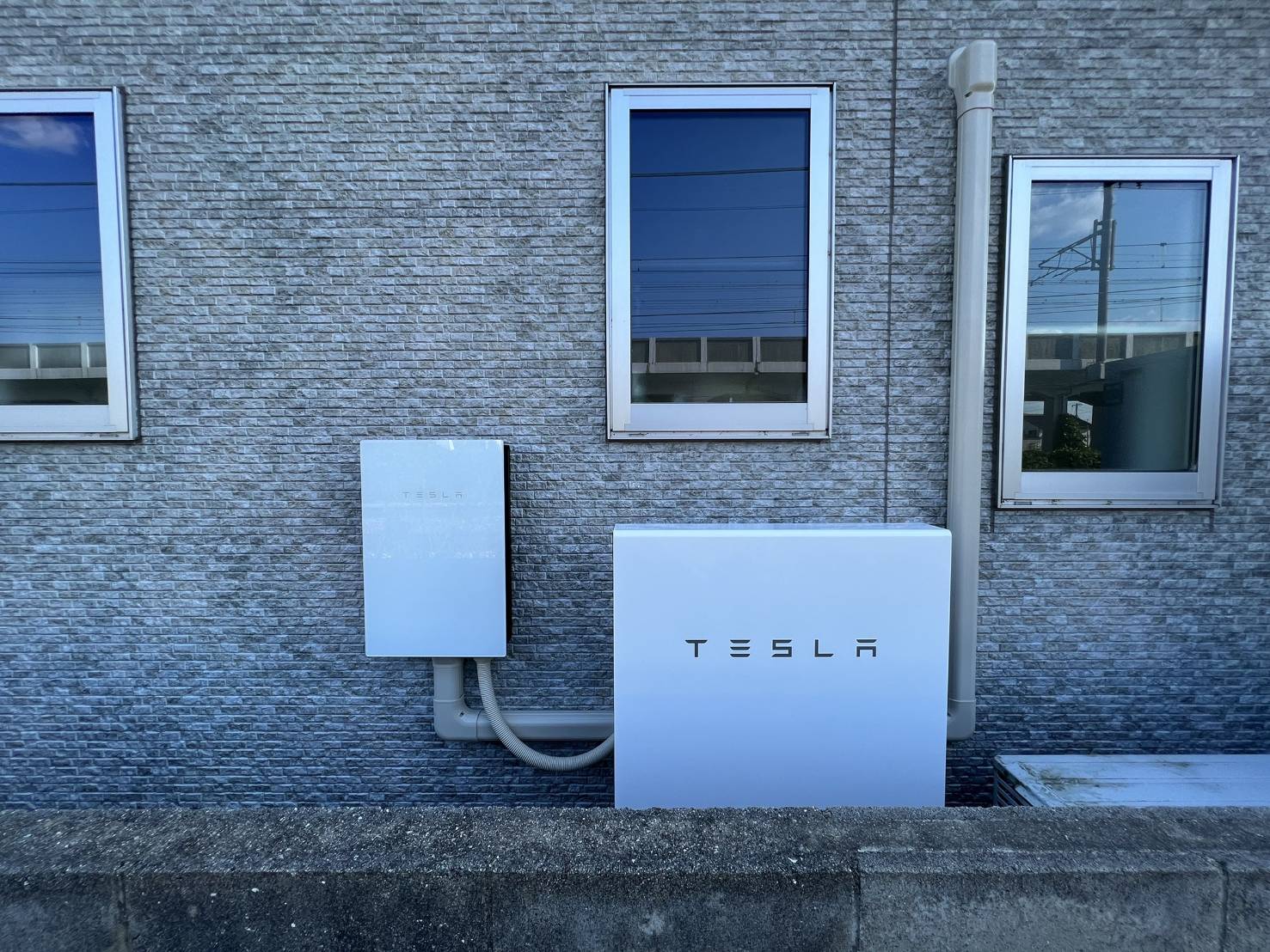 M様　テスラ蓄電池Powerwall　13.5 kWh