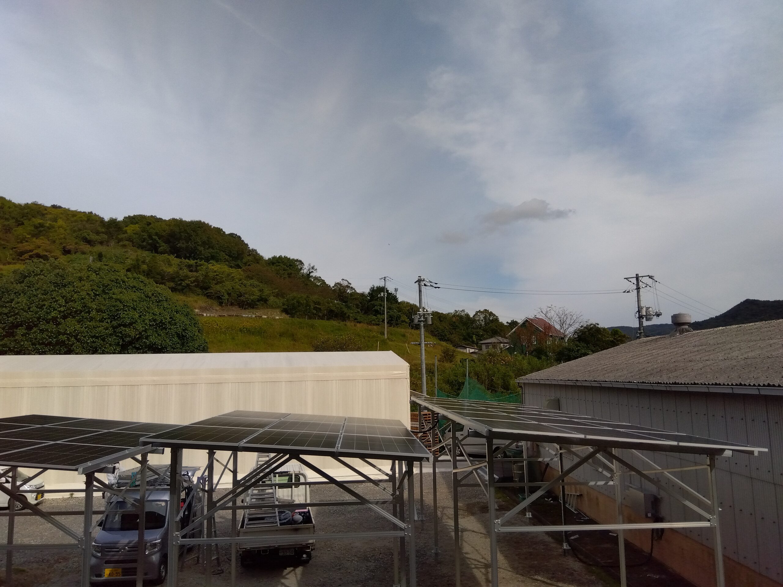 H様　脚長架台で陸上設置　リープトン　16.56kw