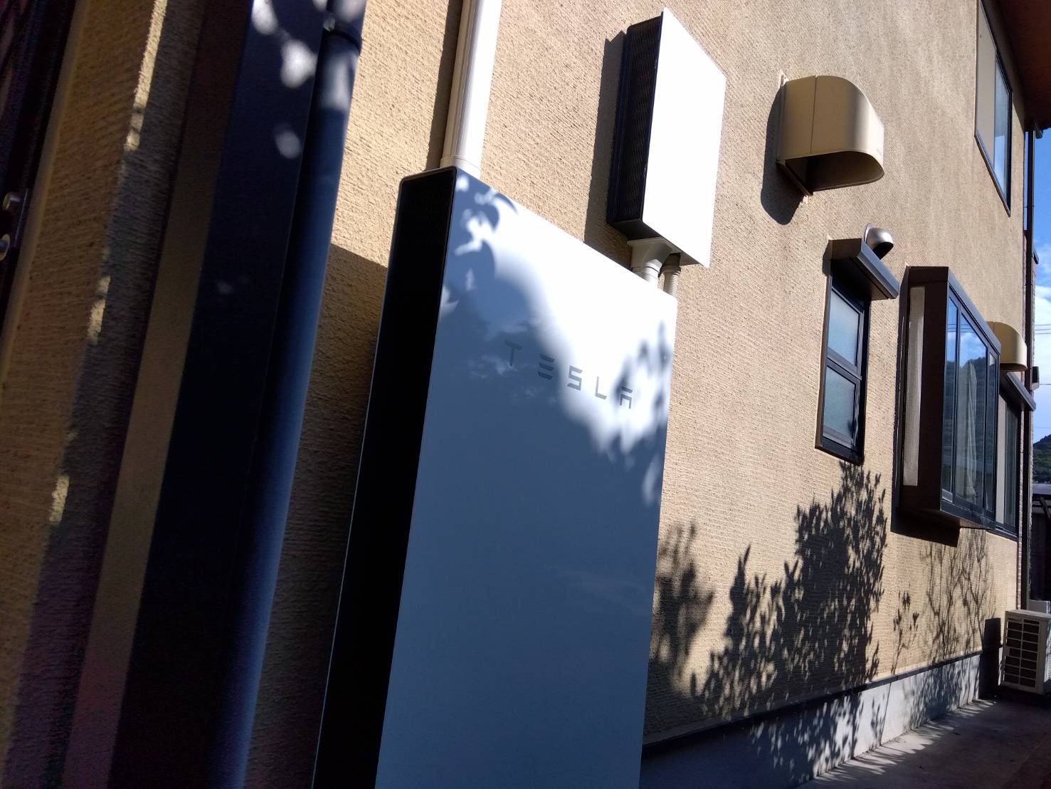 O様　テスラ蓄電池Powerwall　13.5 kWh