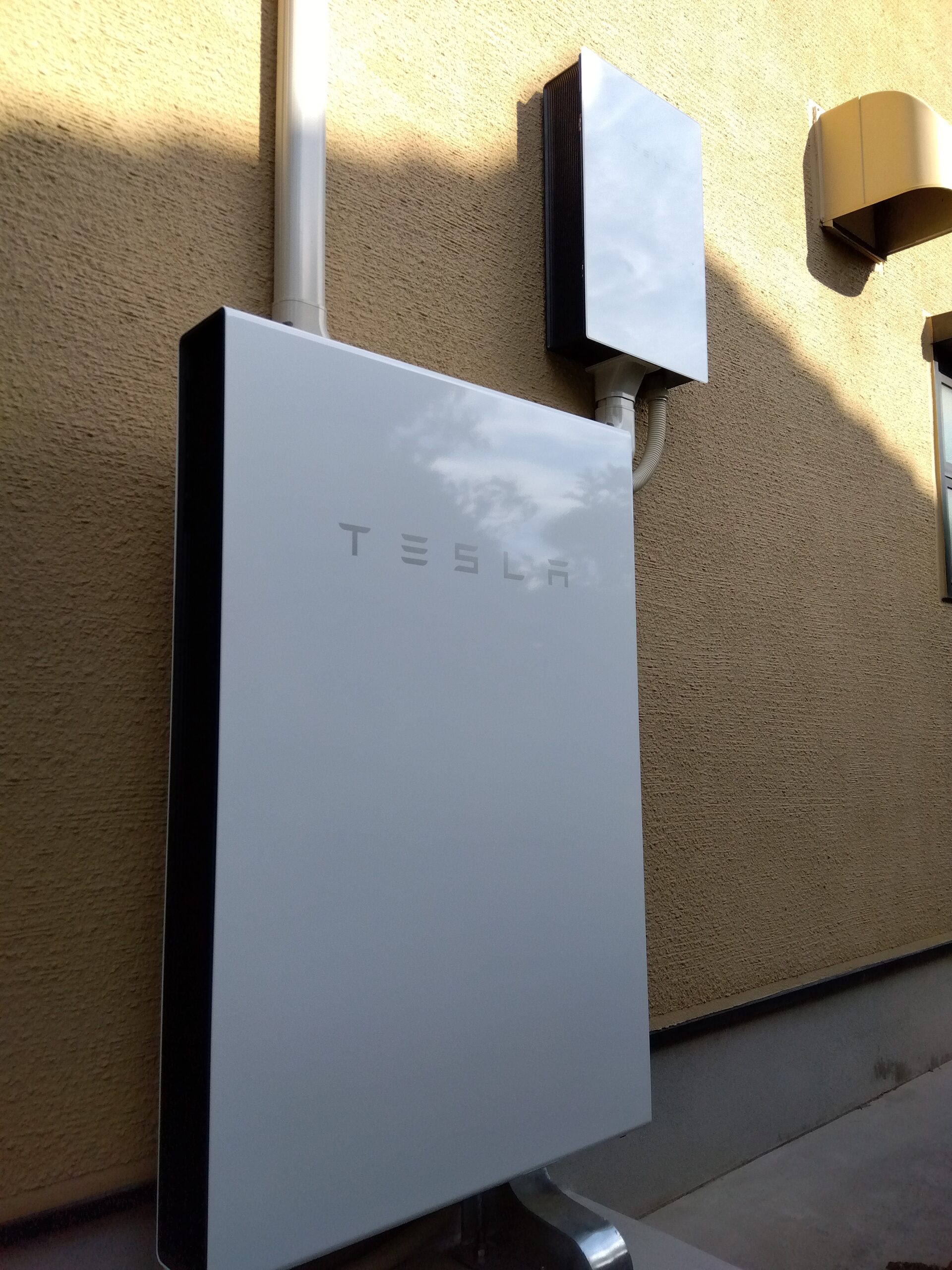 O様　テスラ蓄電池Powerwall　13.5 kWh