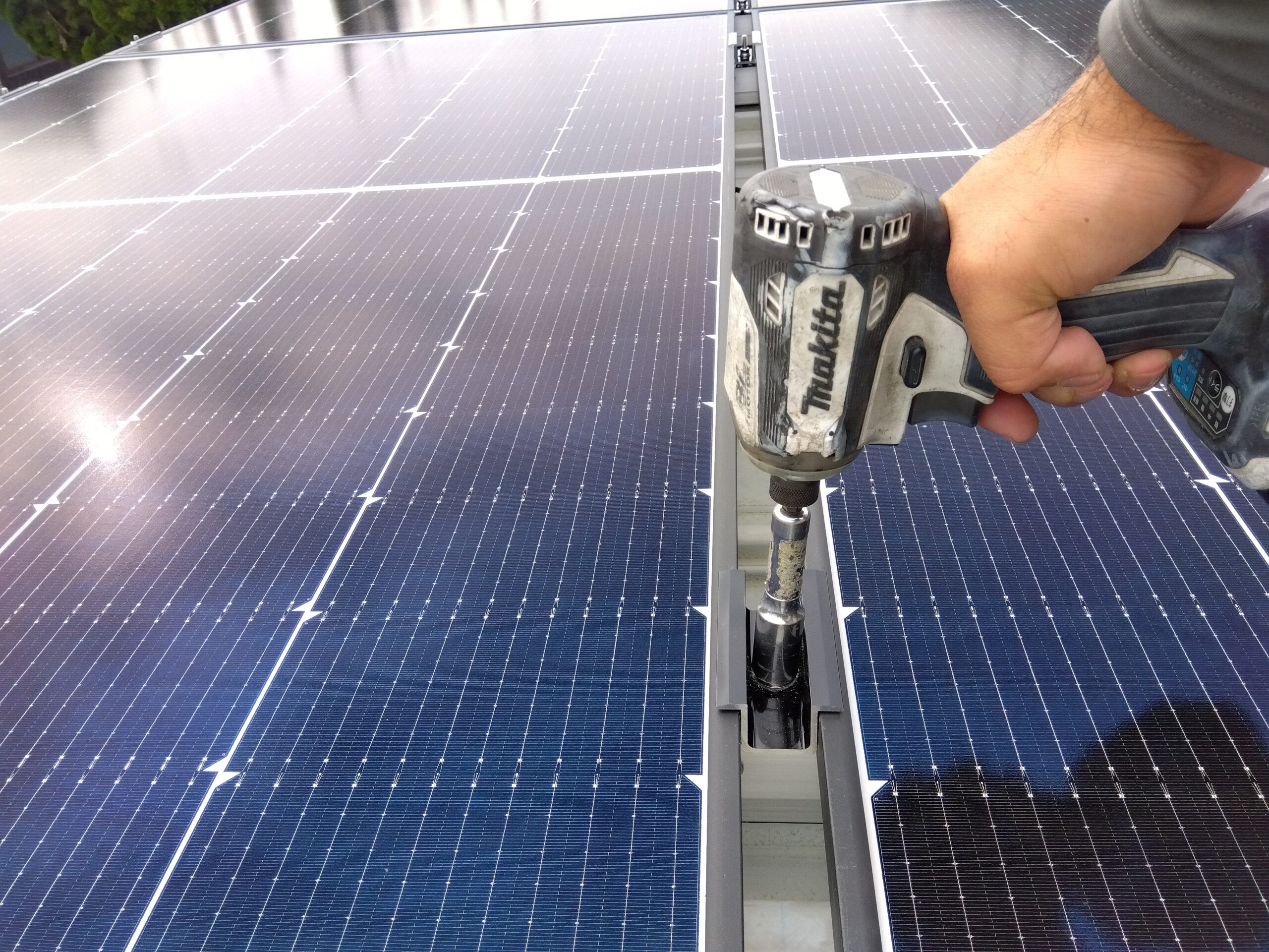 K様　倉庫屋根設置　Qセルズ　6.0kw