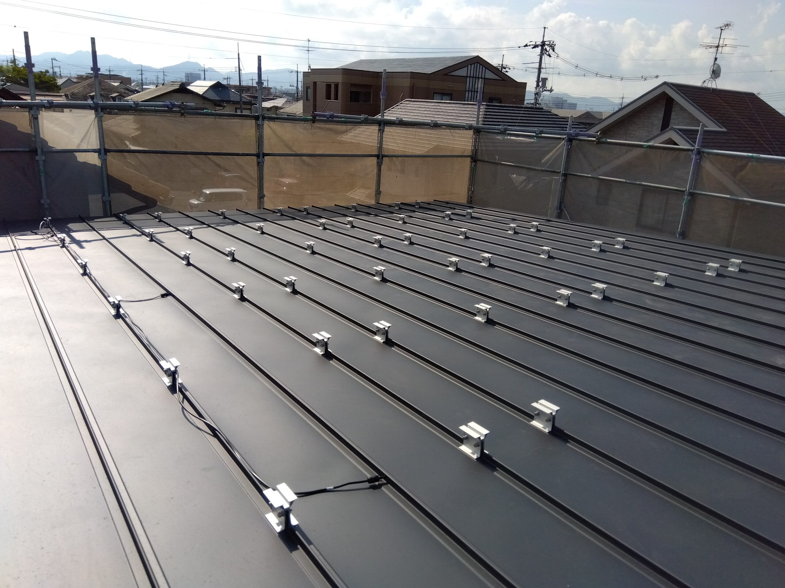 I様　新築工事＋屋根設置　Qセルズ4.48kw