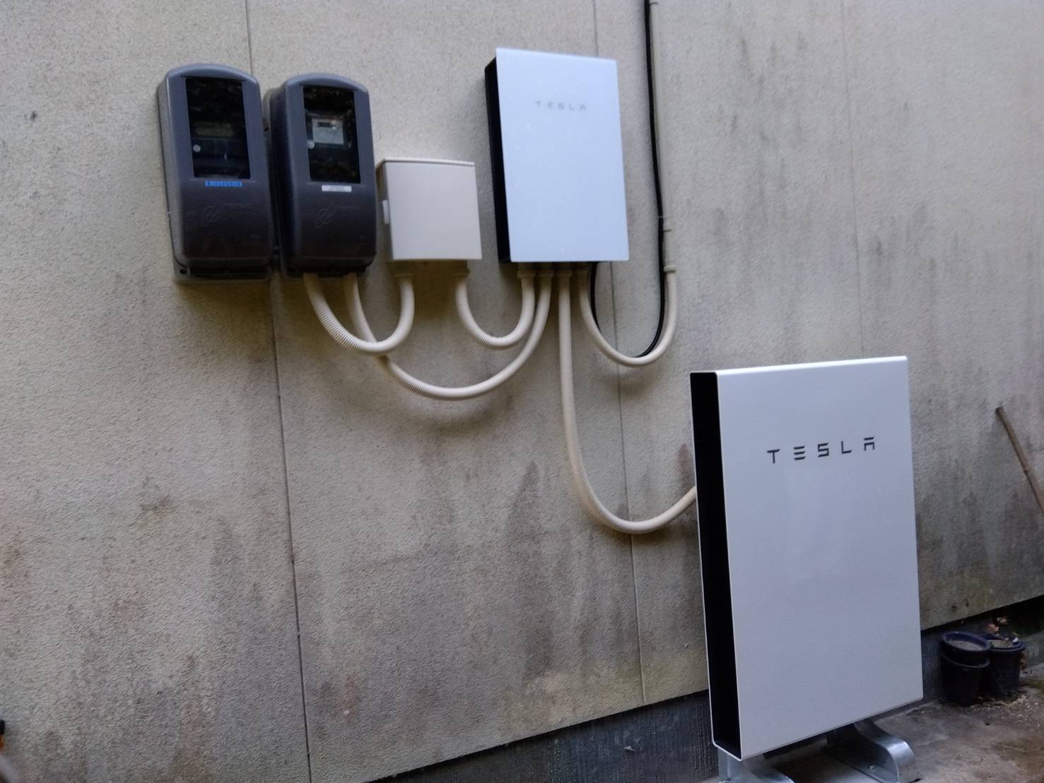 D様　テスラ蓄電池Powerwall　13.5 kWh