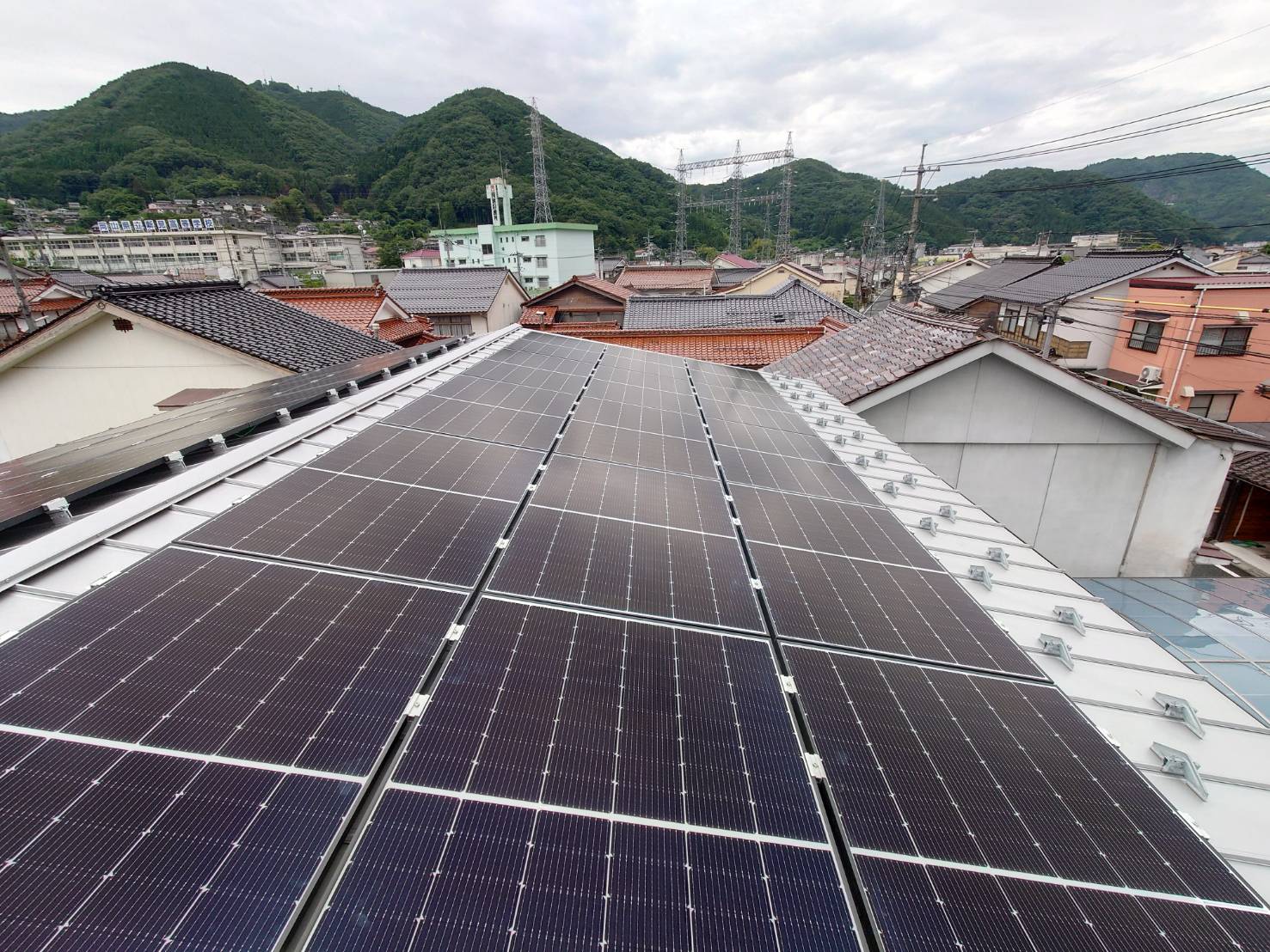 M様　屋根設置　Qセルズ　12.0kw