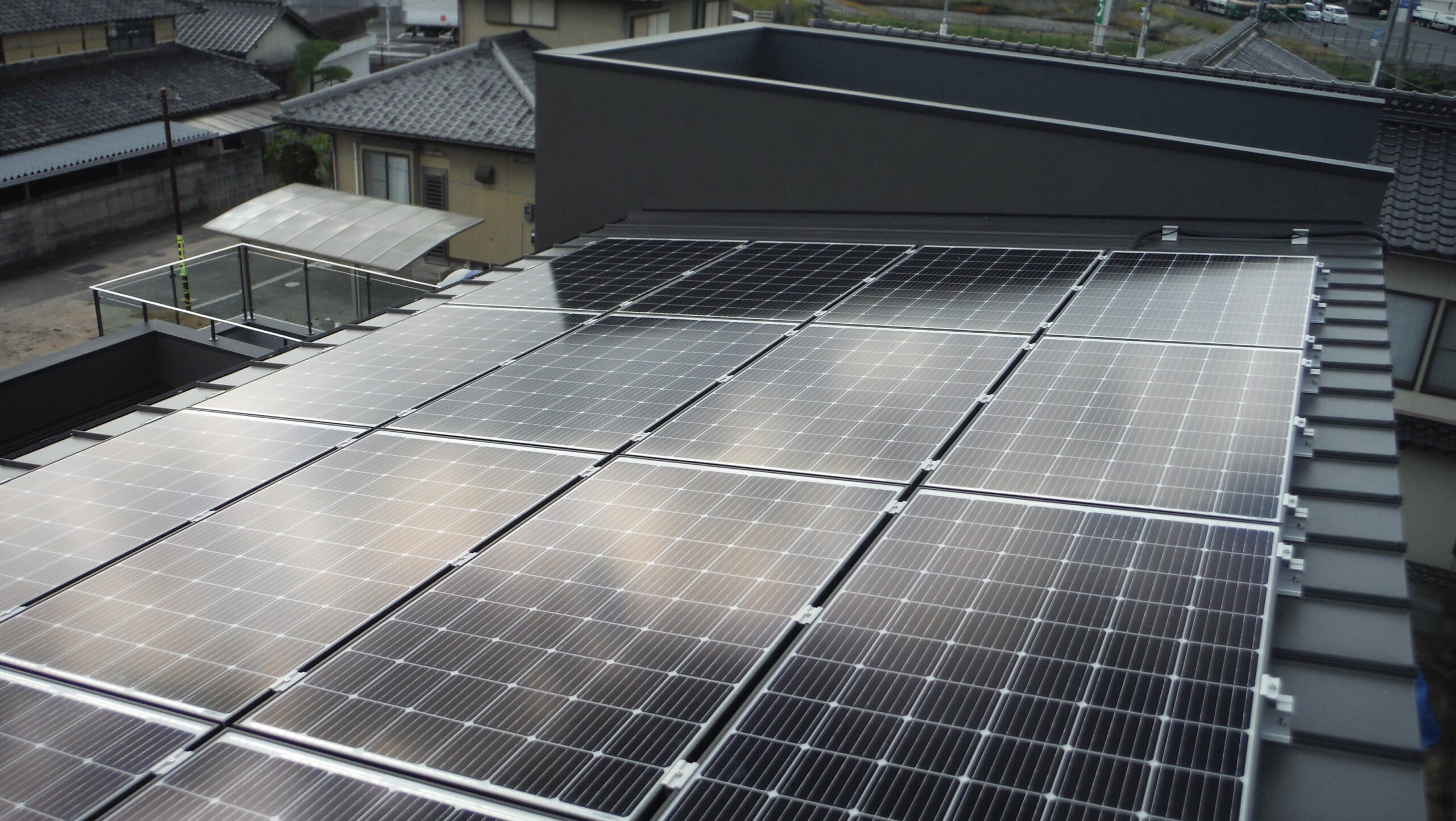 M様　ガルバリウム屋根設置　Qセルズ　4.96kw