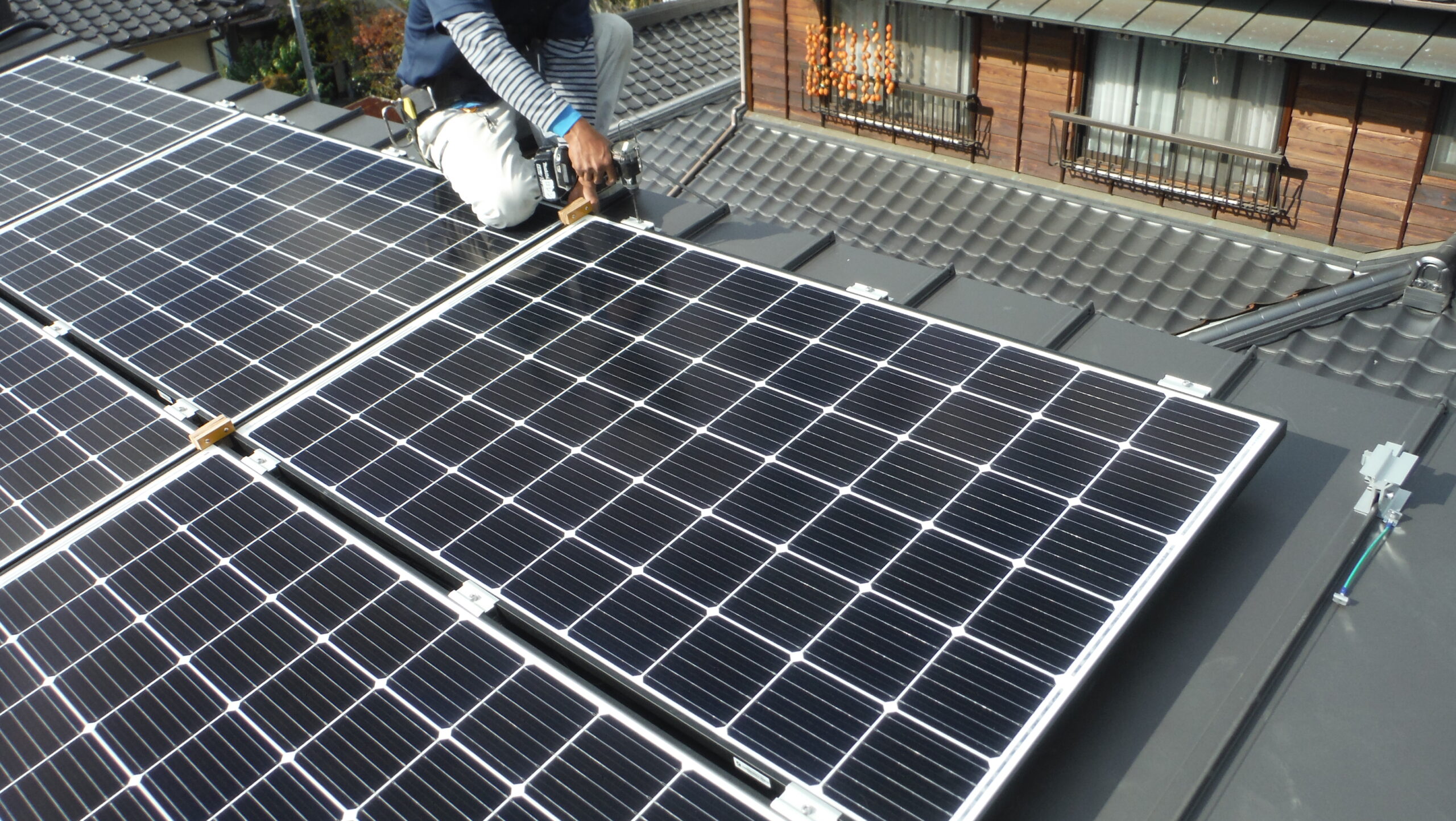 M様　ガルバリウム屋根設置　Qセルズ　4.96kw
