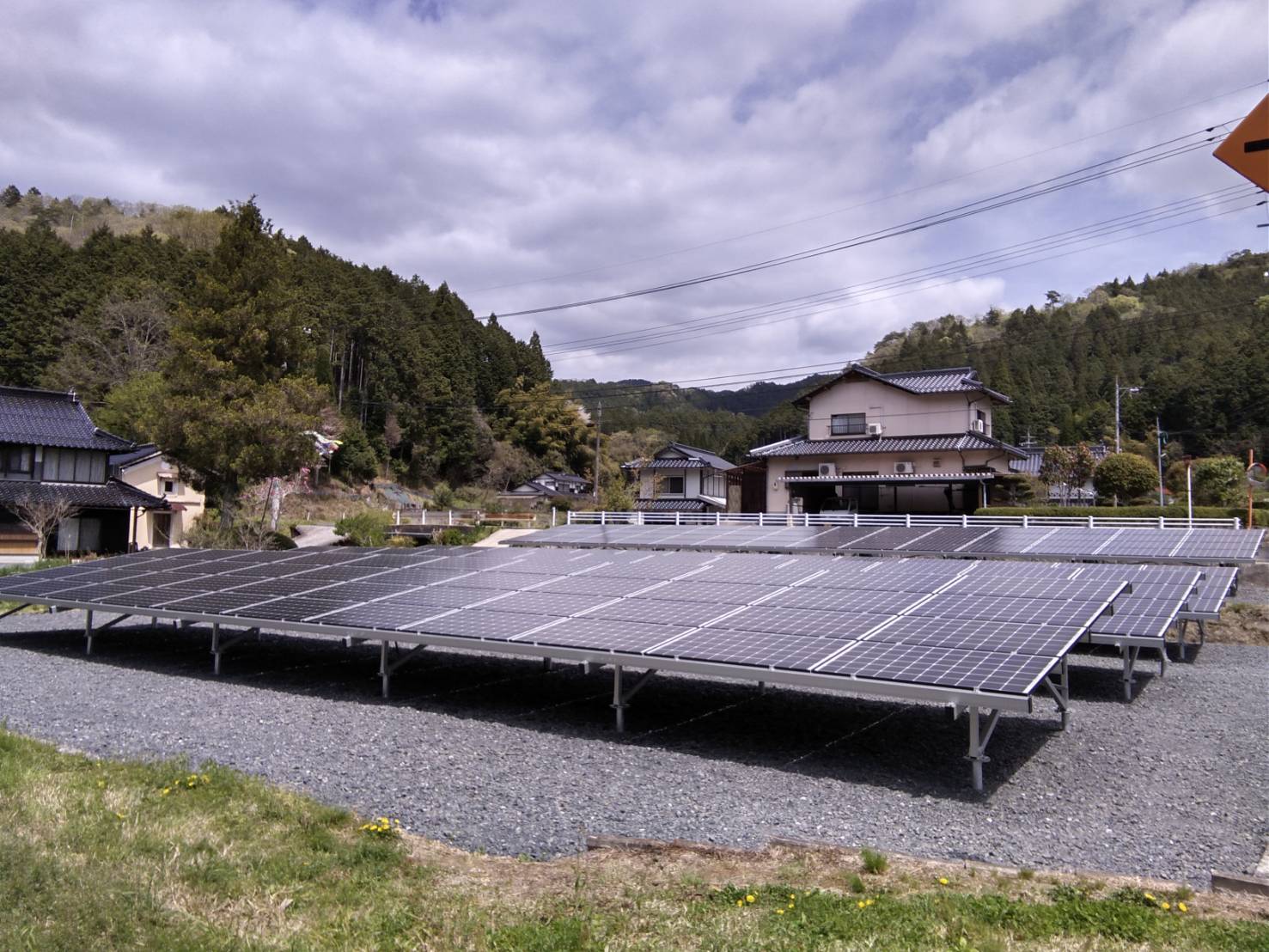 S様　陸上コンクリート設置　Qセルズ　64.48kw