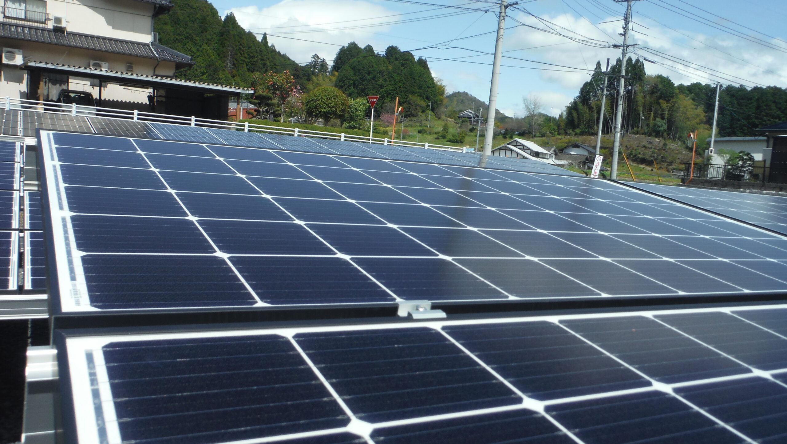 S様　陸上コンクリート設置　Qセルズ　64.48kw
