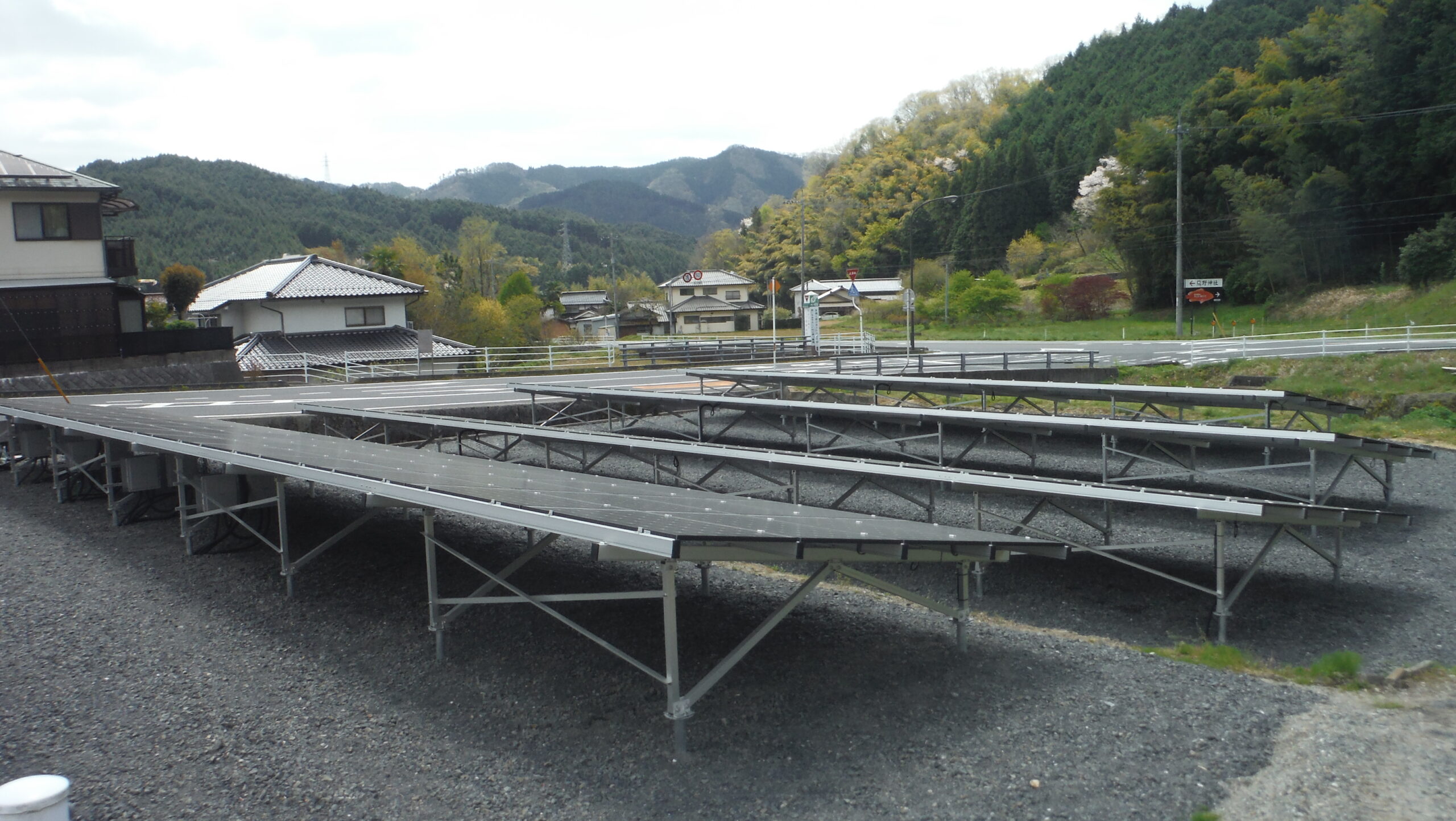 S様　陸上コンクリート設置　Qセルズ　64.48kw