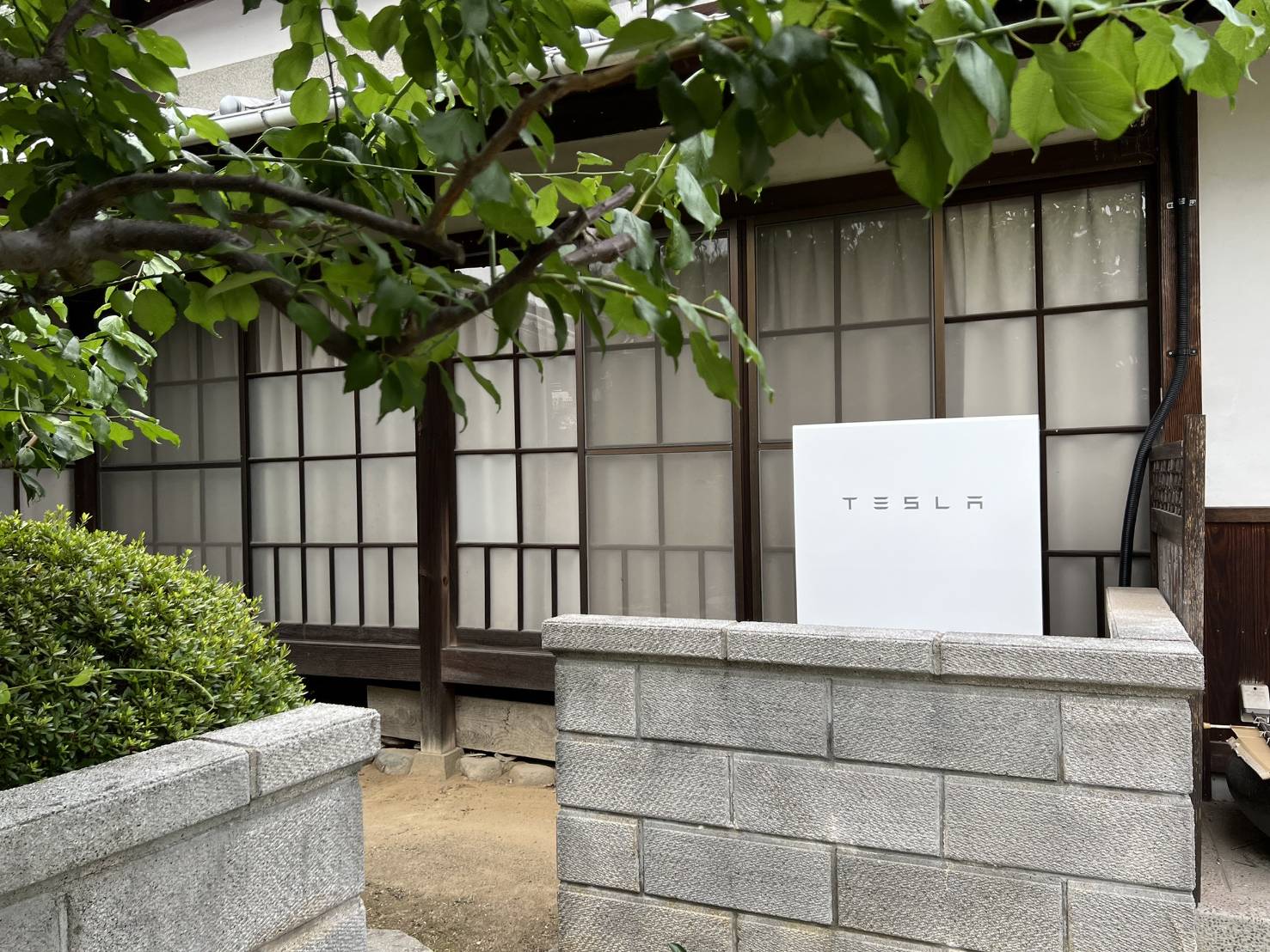E様　テスラ蓄電池Powerwall　13.5 kWh