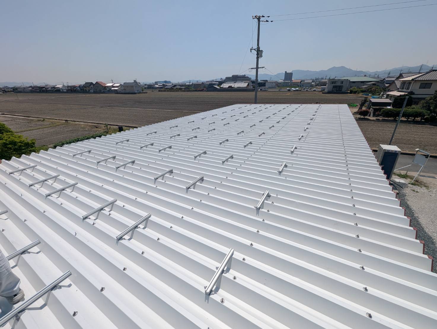 倉庫屋根に設置！岡山市での太陽光パネル設置事例（18.72kW）