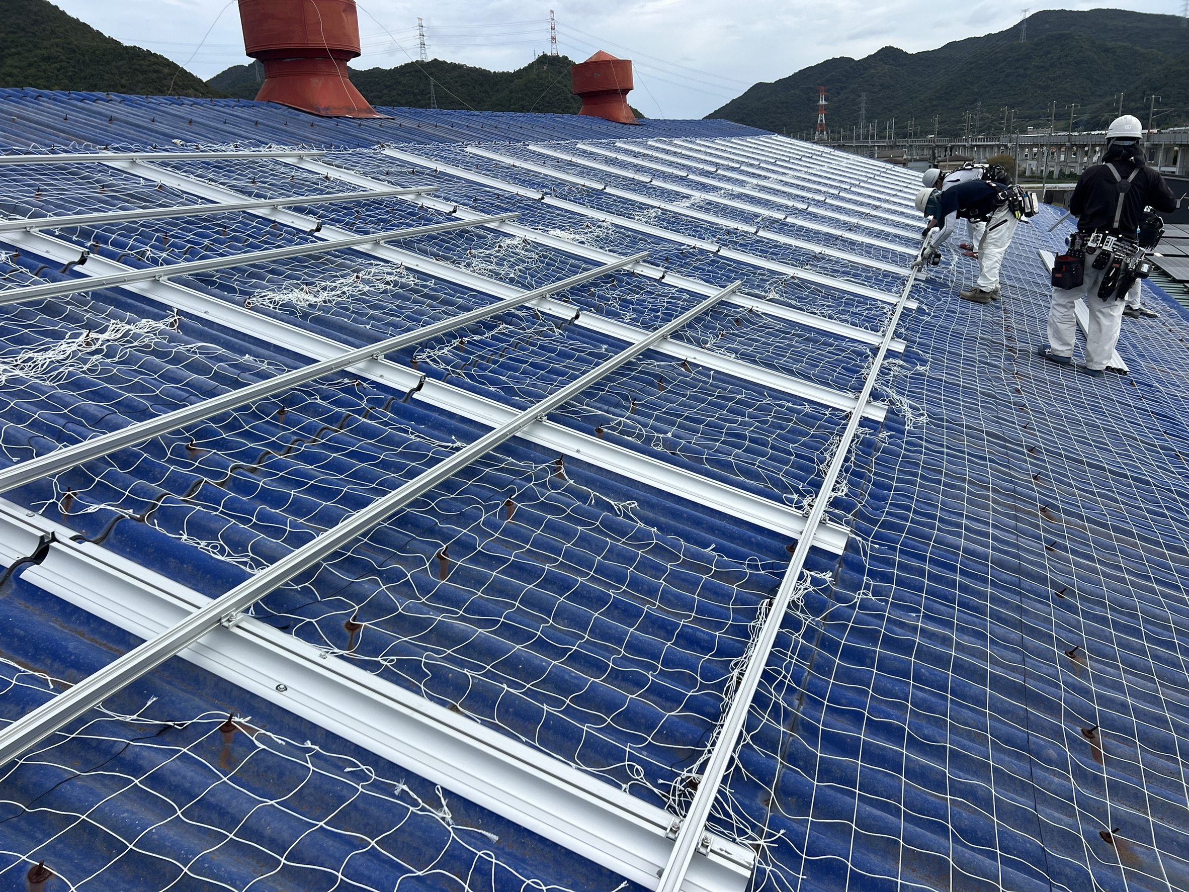 完全自家消費型！産業用太陽光パネル設置事例（82.8ｋW）