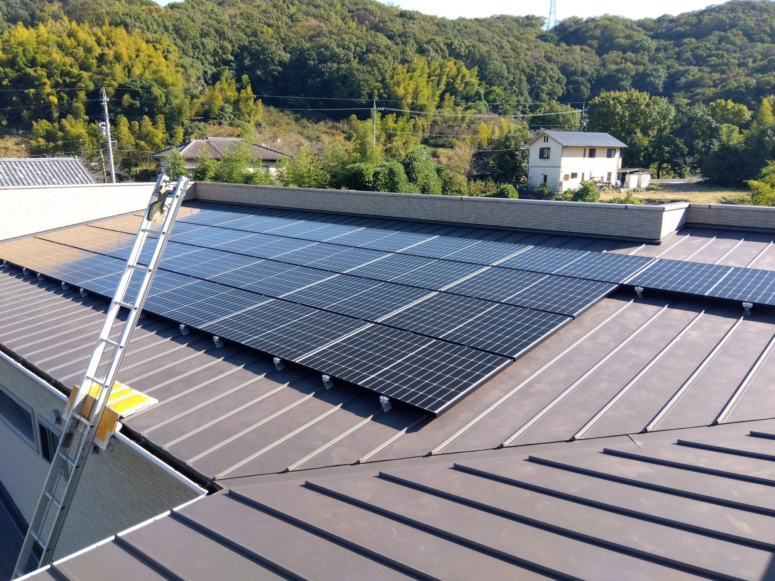 岡山市での太陽光パネル設置事例（9.86kW）